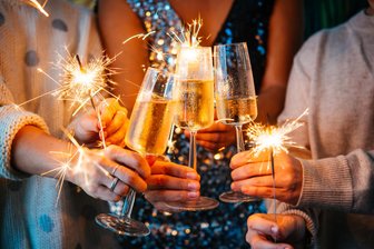Was machen wir zu Silvester? Ausgehtipps für Westsachsen zum Jahresausklang - Gelegenheiten, gemeinsam mit Freunden und Bekannten zu feiern und anzustoßen, gibt es am Mittwoch mehrere im Landkreis Zwickau.