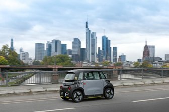 Was man bei der Anschaffung von Miniautos beachten sollte - Miniautos wie der Opel Rocks Electric können maximal 45 km/h fahren. 