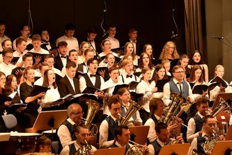 Was Markneukirchen der ARD voraus hat - Auch das ist der Internationale Instrumentalwettbewerb: Konzerte im Rahmenprogramm mit dem Blasorchester und dem Gymnasiumschor füllen die Musikhalle - so wie dieses Jahr im Mai. Der städtische Zuschuss für den Wettbewerb bleibt auch 2024 bei 38.800 Euro.