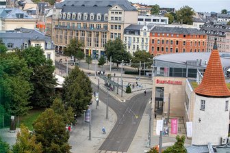 Was Marktforschern zur Befriedung der Plauener City einfällt: Ein Nachtbürgermeister soll‘s richten - Blickpunkt Stadtzentrum: Die von der Stadt beauftragten Marktforscher haben Vorschläge genannt, wie der Postplatz in positiver Weise belebt werden kann. Handeln und entscheiden muss freilich die Stadt. Sowohl Rathaus und Händler, als auch die Zivilgesellschaft sind gefragt.