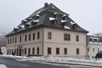 Was Muldenhammer 2022 plant - Das 1718 errichtete Herrenhaus in Tannenbergstahl ist Verwaltungssitz der Gemeinde. 