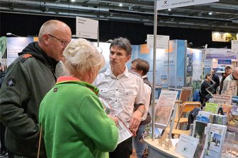 Was Neuhausen in Thüringen zeigt - Ralf Reuther vom Tourismusverein Neuhausen hat in Erfurt Gäste der Reisemesse beraten.