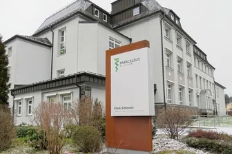 Was Paracelsus für die Klinik Adorf/Schöneck plant - Der Paracelsus-Klinik-Standort in Schöneck.