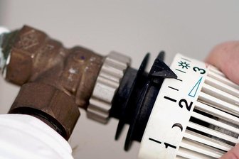 Was passiert, wenn das Gas fehlt - Keine Wärme? Während einer Notfallsimulation im Jahr 2018 musste die Bundesnetzagentur das Gas zuteilen. Die Folge war, dass mehrere Orte von der Gasversorgung getrennt werden mussten.