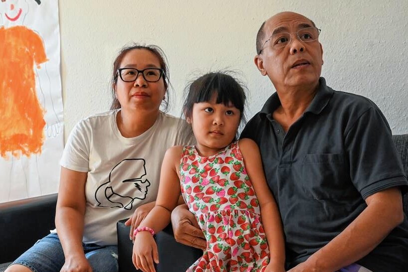 Was Pham Phi Son vor der Abschiebung bewahren könnte - Zum zweiten Mal vor der Härtefallkommission gescheitert: Hoa Nguyen, Tochter Emilia Nguyen und Pham Phi Son. 