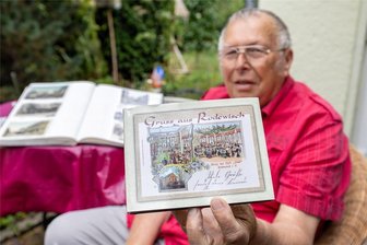 Was Postkarten über die Geschichte Rodewischs erzählen - Gerd Bertele hat mit Wolfgang Schwarzer seinen zweiten „Gruss aus Rodewisch“ herausgebracht. Die Sammler haben 111 historische Ansichten zum Buch in Postkartenformat gemacht. Erhältlich ist es am Sonntag am Stand im Park.