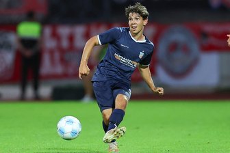 Was sagt der Trainer: Holt der VfB Auerbach Yannic Voigt vom FSV Zwickau zurück? - Nach vier Jahren im FSV-Trikot ist für Yannic Voigt Schluss in Zwickau. Das Foto zeigt ihn beim Regionalliga-Auswärtsspiel bei Rot-Weiß Erfurt.