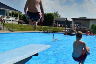 Was sich Altmittweida nächstes Jahr leisten kann - Etwa 40.000 Euro wollen die Altmittweidaer Räte ins Freibad investieren. Doch eine Solarheizung ist bereits vom Tisch.