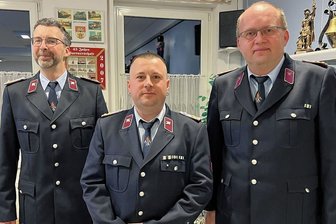 Was Sie schon immer über Frankenbergs Feuerwehr wissen wollten - Ihrer Wahl stimmte nun auch der Stadtrat einstimmig zu: Michael Knoth, Tino Hocke und Ronny Hofmann (v.l.) sind für fünf Jahre Stadtwehrleiter (Knoth) und stellvertretende Ortswehrleiter der Freiwilligen Feuerwehr Frankenberg.