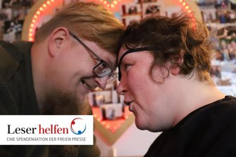 „Was soll sie denn im Heim?“: Warum Lukas (36) aus Brand-Erbisdorf seine Frau selber pflegt - Lukas Dittrich ist die größte Stütze seiner Frau Anja, die seit einem Schlaganfall im Rollstuhl sitzt. Die beiden leben in Brand-Erbisdorf.
