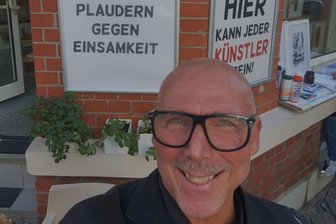 Was tun gegen Einsamkeit? „Plaudern“ sagt ein Zwickauer Künstler - Plaudern gegen Einsamkeit – heißt das Angebot von Tino Helbig.