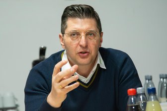 Was tun, wenn Gas im Vogtland knapp wird? Landrat Hennig kündigt Kampagne an - Wie weit können sich die Turbulenzen hochschaukeln? Landrat Hennig kündigt eine Kommunikationskampagne an, um Vogtländer auf Szenarien vorzubereiten.