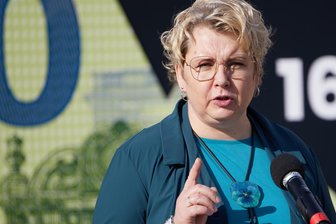 Was, wenn der Lehrer der Kinder in der AfD ist? - Maike Finnern ist seit 2021 Vorsitzende der Gewerkschaft Erziehung und Wissenschaft.
