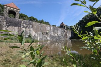 Was wird aus der Talsperre Euba? - Aktuell ist Ebbe in der Talsperre Euba. Bis zur Sanierung darf sie nicht angestaut werden. Zu DDR-Zeiten kamen hier im Sommer täglich bis zu 4000 Badegäste ins Naturbad. Für eine Komplettsanierung fehlt derzeit das Geld - und ein Konzept zur touristischen Nutzung. 