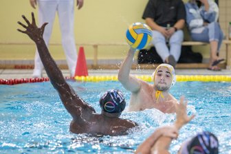 Wasserball-Bundesliga: SVV Plauen gibt deutliche Führung noch aus der Hand - Laurence Bolmann war in Stuttgart gegen Esslingern mit drei Treffern bester Werfer des SVV Plauen.