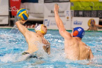 Wasserball-Bundesliga: SVV Plauen muss den 2. Platz an Uerdingen abgeben - Maximilian Kaminke (links) war für den SVV der erfolgreichste Torschütze in den beiden Spielen am Wochenende.