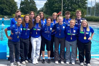 Wasserball: Chemnitzer Schwimmclub kämpft trotz Meistertitel mit finanziellen Schwierigkeiten - Die U18-Wasserballerinnen des Schwimmclub Chemnitz wurden Deutscher Meister.