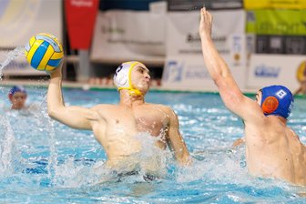 Wasserball-Krimi bis zum Schluss: SVV Plauen fährt ersten Heimsieg ein - Maximilian Kaminke sicherte sich mit seinem SVV Plauen am Samstagabend den ersten Heimsieg der Saison gegen den SV Würzburg.