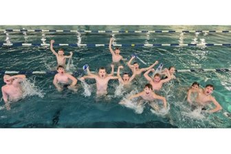 Wasserball-Nachwuchs: U 12 des SVV Plauen qualifiziert sich souverän für die Endrunde der Ostdeutschen Meisterschaft - Großer Jubel bei den Plauener Nachwuchswasserballern: Mit drei Siegen hat sich die U 12 des SVV für die Endrunde der Ostdeutschen Meisterschaft qualifiziert.