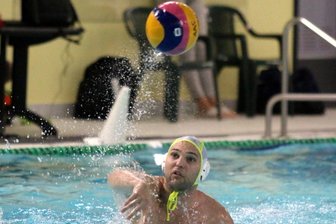 Wasserballer auf dem Trockenen - Nur einmal durften Tamas Korpasci (im Bild) und seine Teamkollegen vom SVV Plauen in dieser Saison ins Wasser. Ob und wann es in der 2. Liga Ost für die Plauener Wasserballer weitergeht, steht in den Sternen.