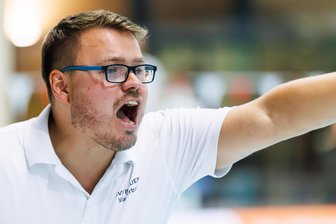 Wasserballer des SVV Plauen müssen sich nach großem Kampf mit einem Punkt begnügen - SVV-Trainer Robin Seemann fordert von seinem Team mehr Konstanz.