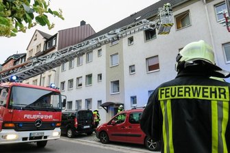 Wasserkocher löst Feuerwehreinsatz aus - Die Einsatzkräfte der Feuerwehr lüfteten Haus und Wohnung und kontrollierten den Betroffenen Bereich.
