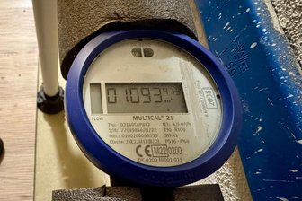 Wasserpreis-Schock in Zwickau: Mieter warten mit Sorge auf die Abrechnung der Betriebskosten - Banger Blick auf den Wasserzähler? Der Verbrauch spielt für den Grundpreis jedoch keine Rolle.