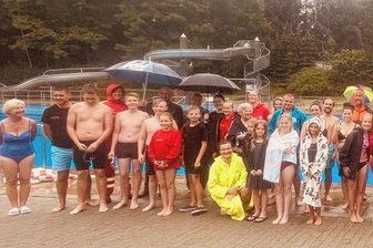 Wasserratten trotzen dem Dauerregen und schwimmen in Penig 16 Kilometer - 