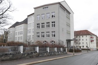 Wasserrohrbruch an Schule in Plauen - Unterricht fällt aus - Dittesschule in Plauen: Wegen einer Havarie fällt der Unterricht am Montag aus.