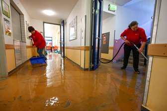 Wasserschaden zur Abi-Zeit am Gymnasium Hartha: Schlamm flutet Räume - Schlammwasser ergoss sich im Keller des Gymnasiums.