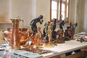 Wasserschloß Klaffenbach zeigt „Schönes“ aus der Jugendstilzeit. - Blick in die Ausstellung „Schönes“ im Wasserschloß Klaffenbach.