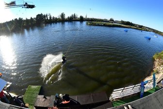 Wasserskianlage in Rossau: Erste Bewerber gibt es - Seit mehr als 20 Jahren besteht die Wasserskianlage in Rossau. Der Inhaber will das gesamte Objekt nun veräußern.