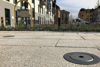 Wasserspiel am Reichenbacher Solbrigplatz sprudelt noch nicht - Das Wasserspiel auf dem neu gestalteten Solbrigplatz ist noch außer Betrieb. 