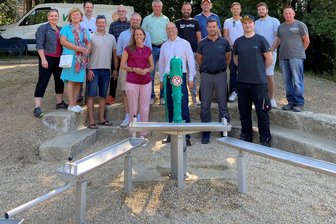Wasserspielanlage komplettiert großen Spielplatz am Untreusee in Hof - Beteiligte von der Stadt Hof, dem Pumpenhersteller Wilo und der Sparkasse Hochfranken an der neuen Wasserspielanlage am Untreusee.