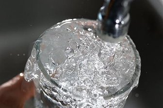 Wasserverband beschließt Gebührenerhöhung - Die Verbrauchsgebühr für Trinkwasser steigt ab Januar 2022 leicht an.