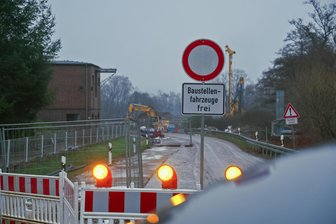 Wasserwerk-Baustelle in Waldenburg: Warum die B 175 länger gesperrt bleibt - Die B 175 am Wasserwerk zwischen Waldenburg und Kertzsch bleibt länger gesperrt.