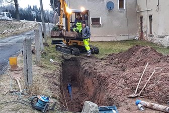 Wasserwerke Westerzgebirge: Frostschäden an Leitungen und Zählern halten sich in Grenzen - Gleich zwei Rohrbrüche quasi nebeneinander und in relativ kurzem zeitlichen Abstand gab es an einer Wasserleitung in Hundshübel.