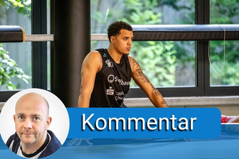 Wechsel-Posse um Adekunle: Peinlich und unprofessionell - Sportreporter Thomas Reibetanz kommentiert die Wechselposse um Nolan Adekunle, der sich vor Gericht mit dem Bundesligaabsteiger Frankfurt Skyliners streitet.