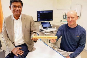 Wechsel vom Krankenhaus Zschopau ans MVZ: Junger Kardiologe übernimmt Versorgung von Herzpatienten in Gornau - Dr. Jacquy Maniry übergibt den „kardiologischen Staffelstab“ an seinen Nachfolger Tobias Clauß.