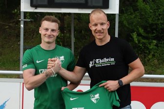 Wechselbörse: Das sind die Sommer-Neuzugänge im Erzgebirge vom FCE bis zur Fußball-Erzgebirgsliga - Der Knipser ist zurück: Tommy Barthold (links), hier mit Keeper Stefan Berger, geht nach seinem Abstecher nach Marienberg künftig wieder für Thalheim auf Torejagd.