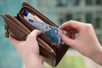 Wechselgeld-Masche: Unbekannter betrügt hilfsbereite Menschen -