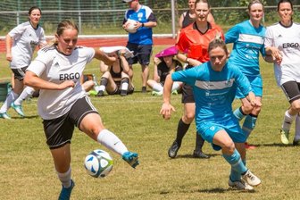 "Weder träge noch langweilig" - Auch Michelle Albrecht (l.) vom SV Affalter und Stefanie Legler vom ATSV Gebirge/Gelobtland haben das EM-Finale der Frauen sicher verfolgt. Beide standen sich selbst schon in einem Finale gegenüber - im Kreispokal siegten die SVA-Frauen im Sommer mit 2:0. 