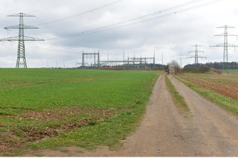 Wegefarth: Batteriespeicher auf fast 12,5 Hektar Fläche geplant - Am Umspannwerk Freiberg Nord will ein CIP-Fonds Hunderte Millionen Euro in riesige Batteriespeicheranlagen investieren.