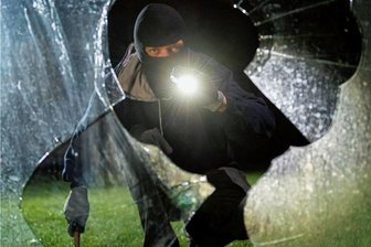 Wegen 53 Einbrüchen in Kleingartenanlagen im Erzgebirge: Zwei Jugendliche zu hohen Haftstrafen verurteilt - Gestellte Szene: Kleingartensparten haben immer wieder mit Langfingern und Vandalen zu kämpfen.