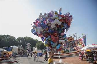 Wegen angesagtem Dauerregen: Chemnitzer Bürgerfest wird verschoben - Premiere des Bürgerfestes 2019 auf dem Hartmannplatz. In diesem Jahr sollte die Party am kommenden Wochenende steigen. Sie wird nun aber verschoben - wegen des angesagten schlechten Wetters. 