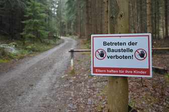 Wegen Bauarbeiten: Mettenschichten im Kuttengrund im Erzgebirge fallen diesmal aus - Die Zufahrt zum oberen Reichenbachstollen ist derzeit gesperrt.