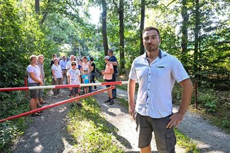 Wegen Baumfällungen für Windräder: Anwohner fürchten Waldsterben im Neukirchener Wald - Maik Gnüchtel und seine Nachbarn am Neukirchener Wald sind entsetzt, dass 126 Bäume für den Bau einer Zufahrt zu Windkraftanlagen gefällt werden sollen.