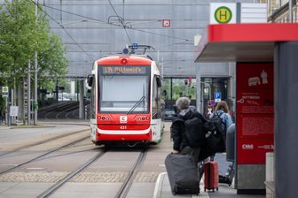 Wegen Baustellen: Wo die City-Bahn Chemnitz im Oktober nicht fährt - Die City-Bahn Chemnitz wartet im Oktober ihr Schienennetz. Das führt zu Behinderungen.