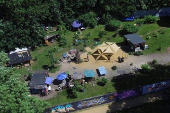 Wegen Bedrohung durch Rechtsextreme: Open Air in Zwickau abgebrochen - Die Kunstplantage in Zwickau: Aus Sorge um den sicheren Heimweg der Gäste wurde die Veranstaltung am Samstagabend vorzeitig abgebrochen.