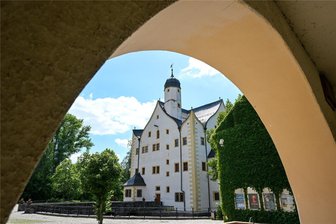 Wegen Dieter Bohlen und Matthias Reim: Wasserschloß Klaffenbach bleibt Freitag und Samstag teilweise geschlossen - Museum und Schloß in Klaffenbach bleiben am Freitag und Samstag geschlossen.